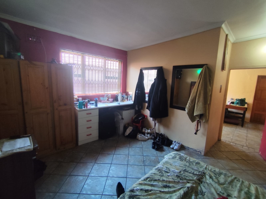 5 Bedroom Property for Sale in Athlone Western Cape